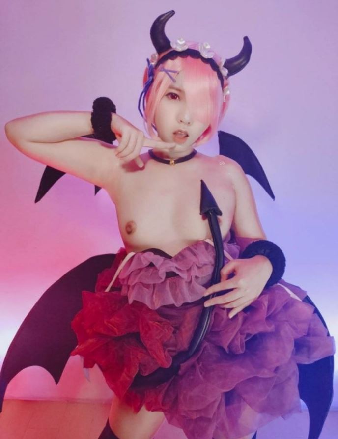 สาวน่ารักใส่ชุดปีศาจโชว์หี 1 ดูรูปโป๊ xxx รูปโปํ