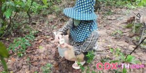 สาวเงี่ยนเก็บเห็ดถูกเยสในป่า